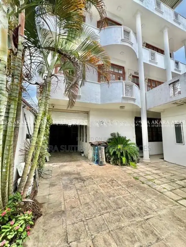16 Perches - Furnished House for Rent HL52382