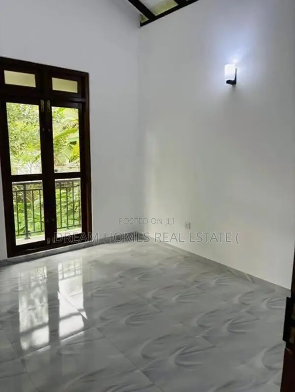 Stunning New House for Sale in Athurugiriya