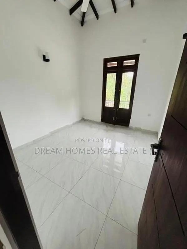 Stunning New House for Sale in Athurugiriya