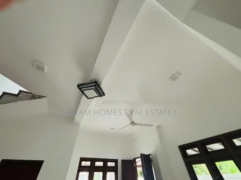 Stunning New House for Sale in Athurugiriya