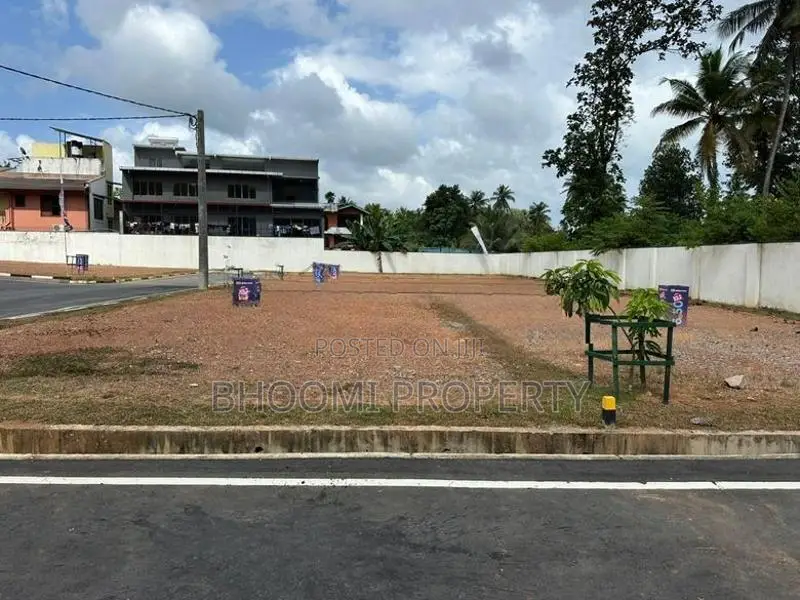 Land in Kadawatha