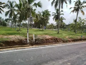 පොල්ගස්ඕවිට ජයලියගම පාරෙන් බිම් කොටස් විකිණීමට