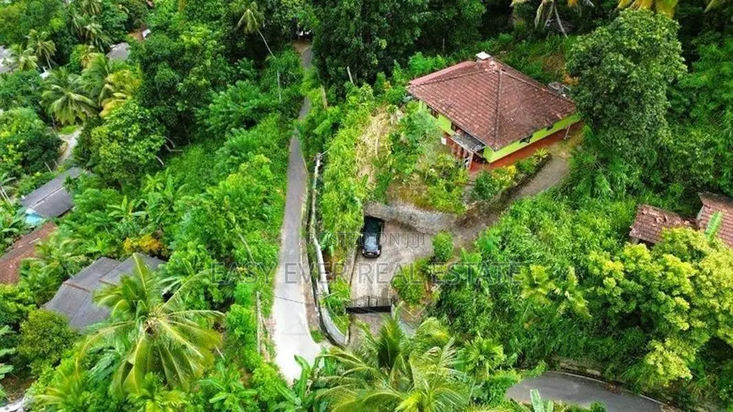ඉඩම සමග නිවසක් Kegalle - ER 13237