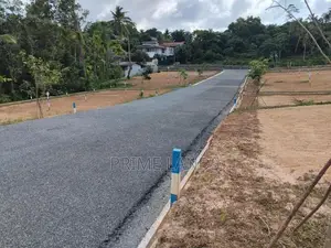කලුතර නගරයට නුදුරින් ඉඩම්