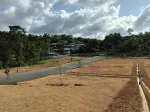 කලුතර නගරයට නුදුරින් ඉඩම්