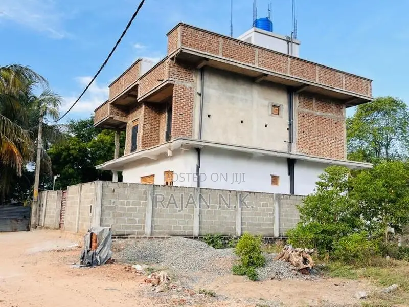 Newly Built Home for Sale – Prime Location, Yard Road, Kalmunai 2