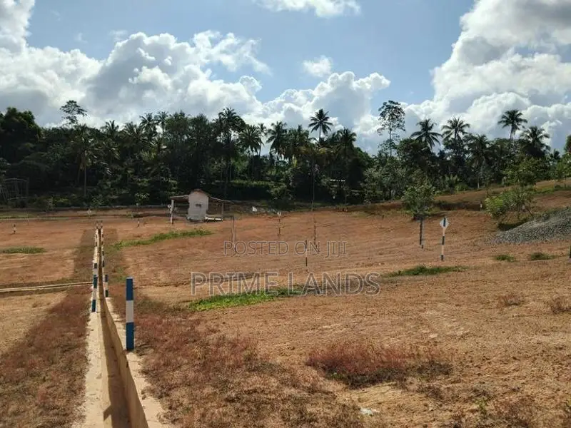 කලුතර නගරයට නුදුරින් ඉඩම්