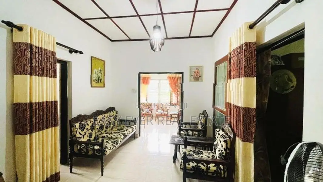 ඉඩම සමග නිවසක් Kegalle - ER 13237