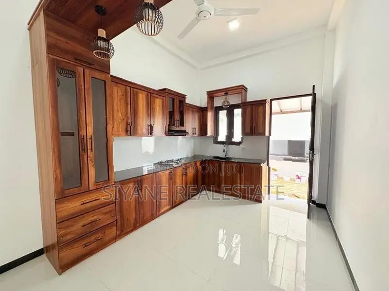 Brand New Luxury Home for Sale in Athurugiriya