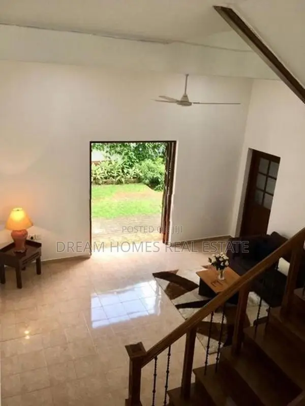 Luxury 2-Storey House for Sale – Thalawathugoda