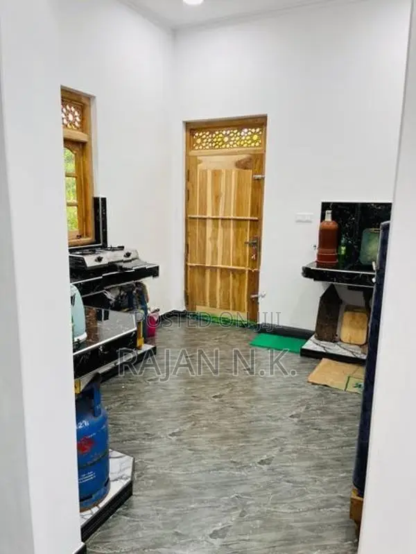 Newly Built Home for Sale – Prime Location, Yard Road, Kalmunai 2