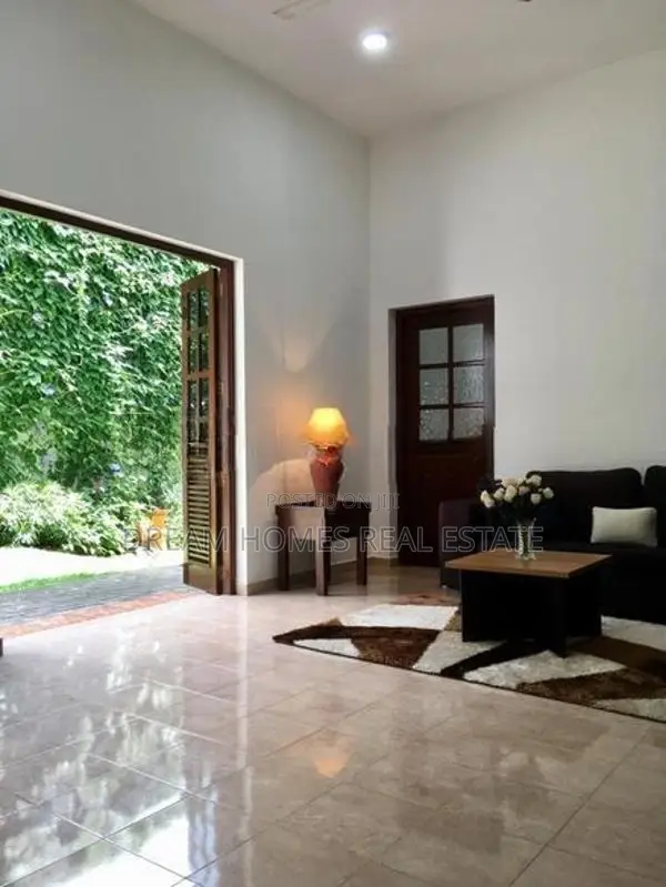 Luxury 2-Storey House for Sale – Thalawathugoda