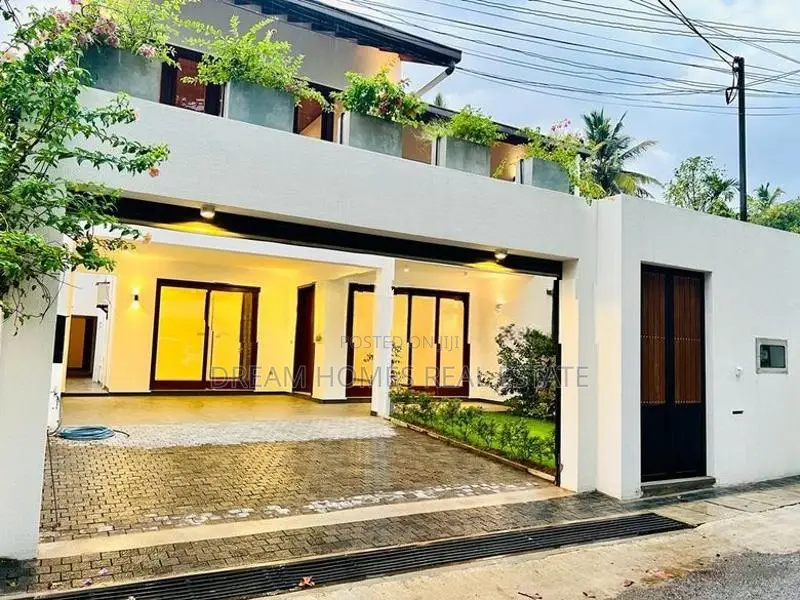 Modern 3-Story Luxury Home with 5 Bedrooms – Pelawatta