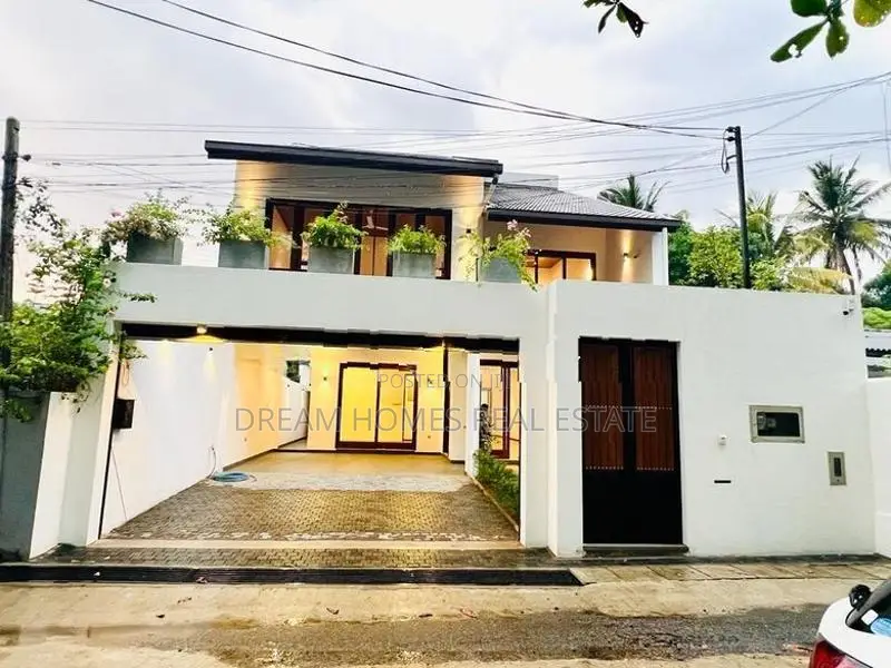 Modern 3-Story Luxury Home with 5 Bedrooms – Pelawatta