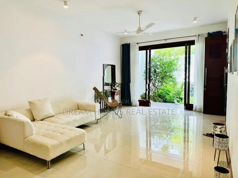 Modern 3-Story Luxury Home with 5 Bedrooms – Pelawatta