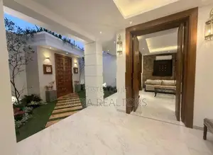 Luxurious 6 Bedroom House for Sale in Battaramulla(p-123)