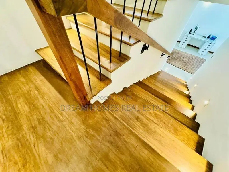 Modern 3-Story Luxury Home with 5 Bedrooms – Pelawatta