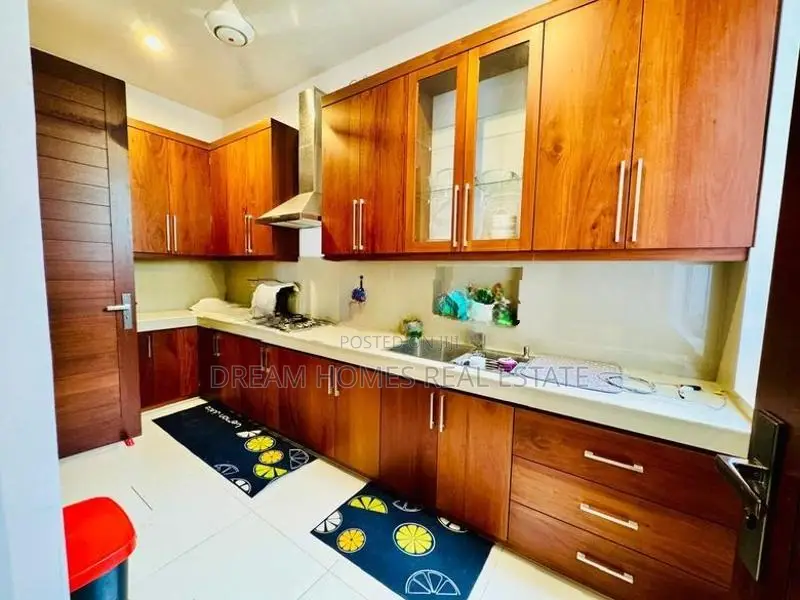 Modern 3-Story Luxury Home with 5 Bedrooms – Pelawatta