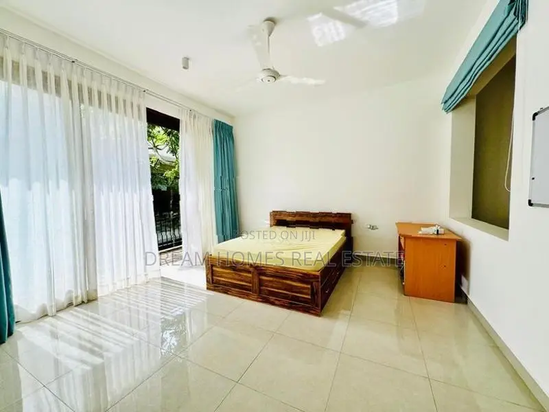 Modern 3-Story Luxury Home with 5 Bedrooms – Pelawatta