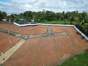 උයන්වත්ත වැවට මුහුණ ලා සුන්දර බිම් කොටස්