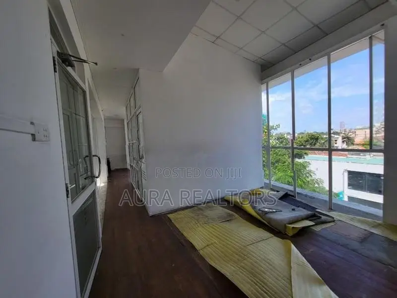 Road Facing Commercial Building for Rent in Colombo 07 ( P-156)
