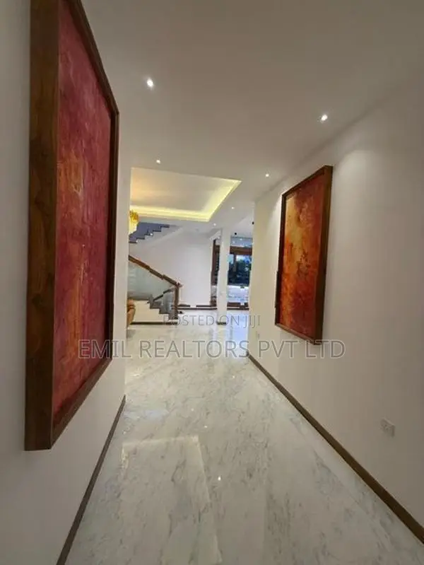 Ultra-Luxury 6 Bedroom Residence for Sale – Battaramulla (EM140RK)