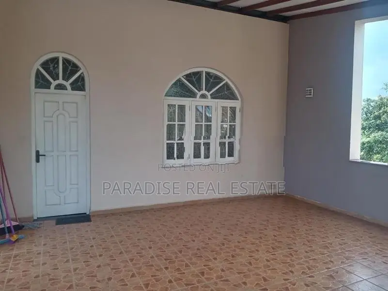 SPACIOUS 2ND FLOOR HOUSE FOR RENT IN MOUNT LAVINIA