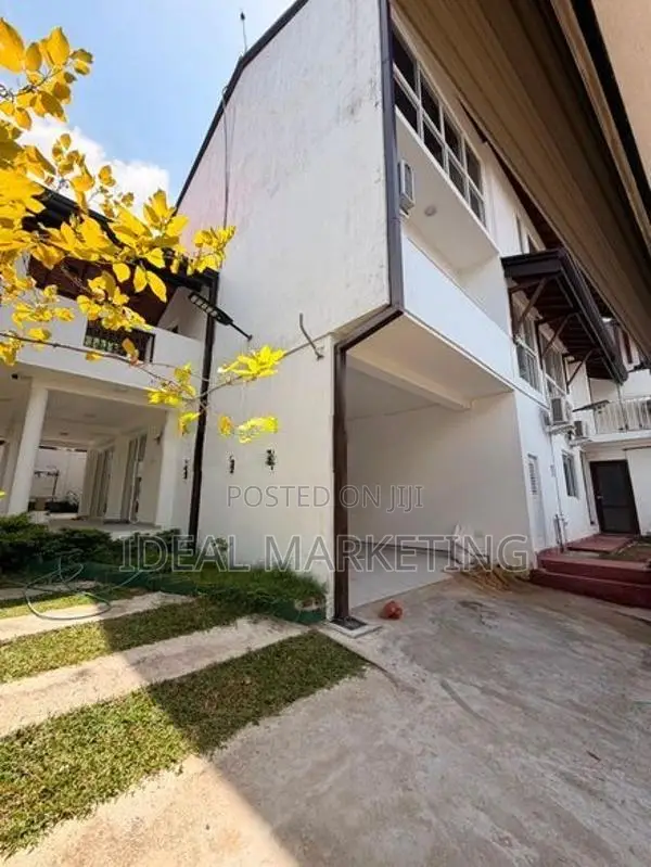 Pepiliyana - Spacious Three Storied House for rent