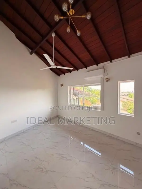 Pepiliyana - Spacious Three Storied House for rent