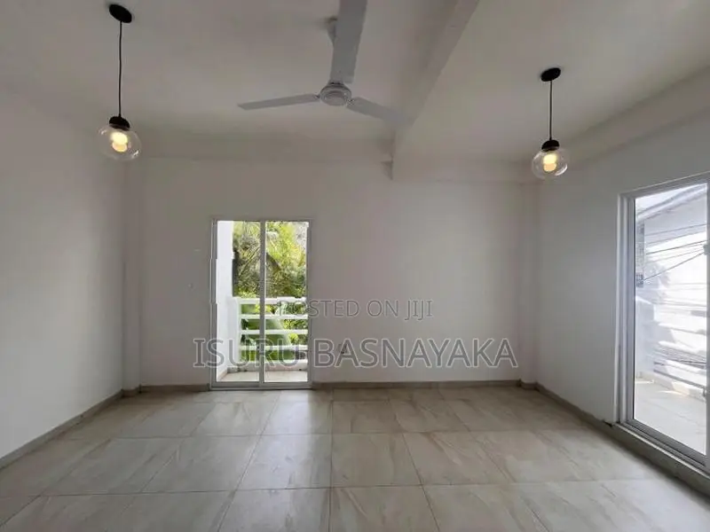 5 Bed Rooms House for Rent Mirihana