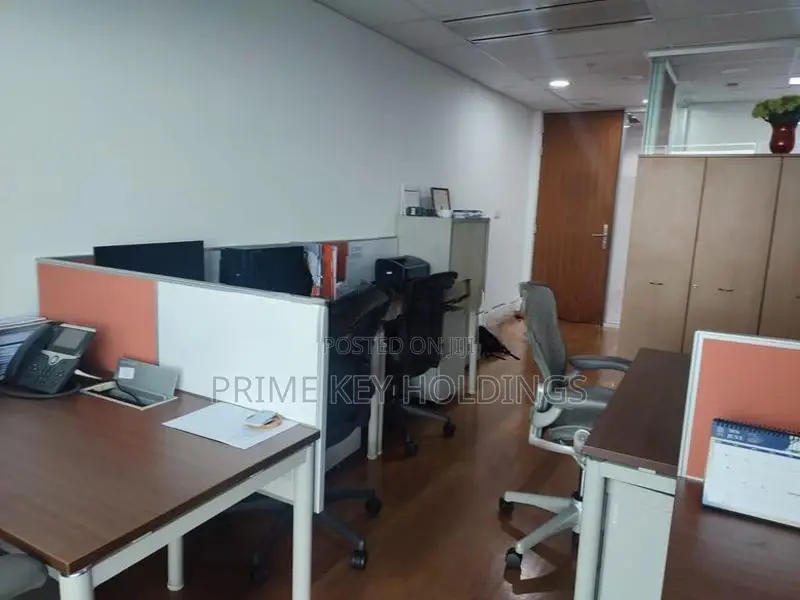 Fully Furnished Serviced Office Space for Rent – WTC Colombo 01(CR128)
