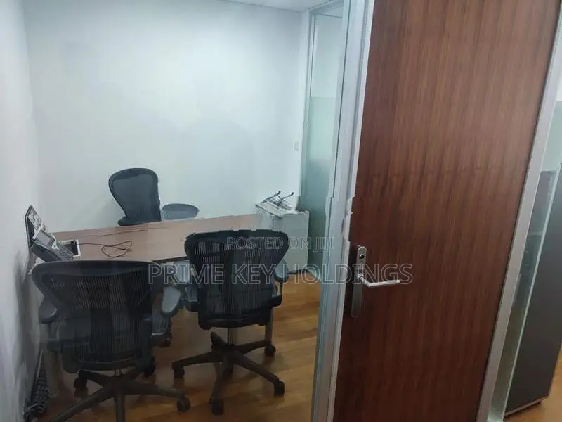 Fully Furnished Serviced Office Space for Rent – WTC Colombo 01(CR128)