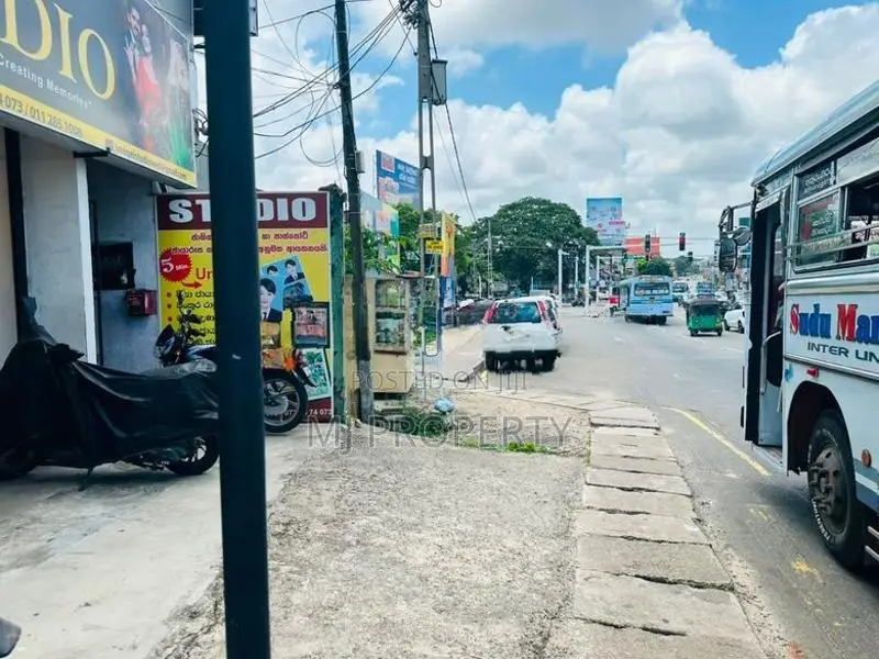 ( YC-1144) Valuable Commercial Land with House Rent in Athurugiriya