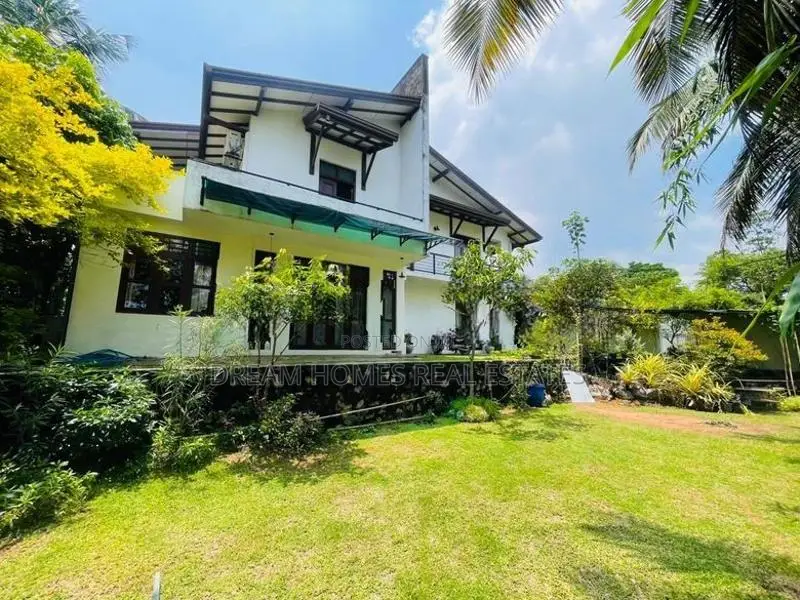 4 Bedroom House for Sale Near Kandy Road – Kadawatha