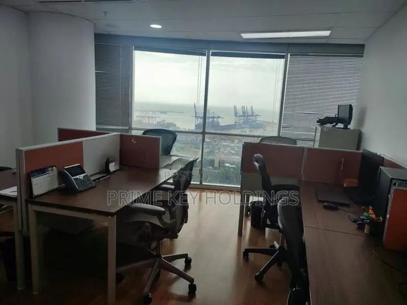 Fully Furnished Serviced Office Space for Rent – WTC Colombo 01(CR128)