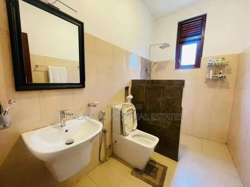 4 Bedroom House for Sale Near Kandy Road – Kadawatha