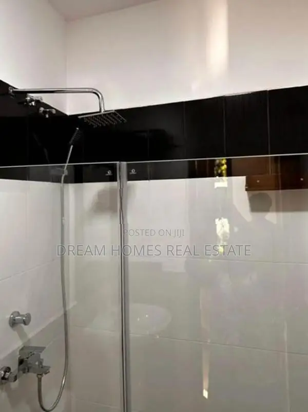 Luxury 4 Bed with Bath 3 Story House for Rent Thalawathugoda