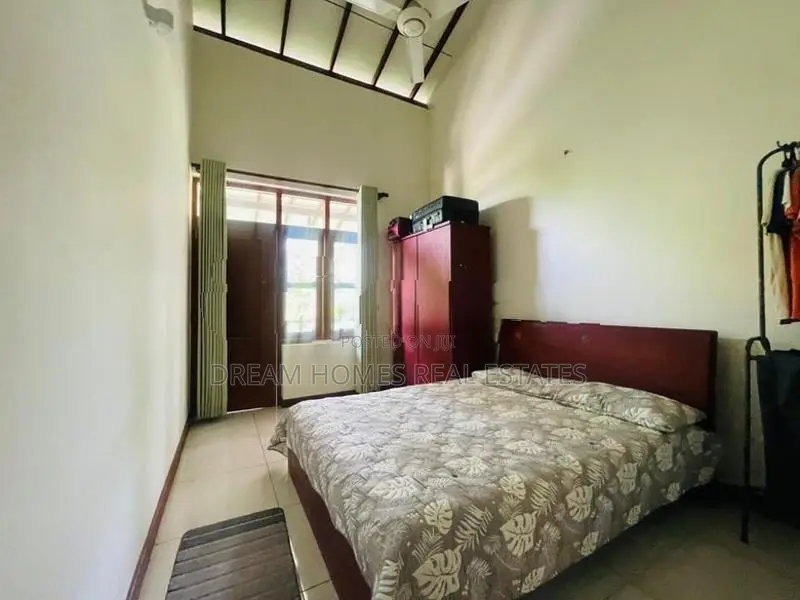 4 Bedroom House for Sale Near Kandy Road – Kadawatha