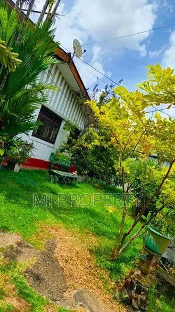 ( YC-1144) Valuable Commercial Land with House Rent in Athurugiriya