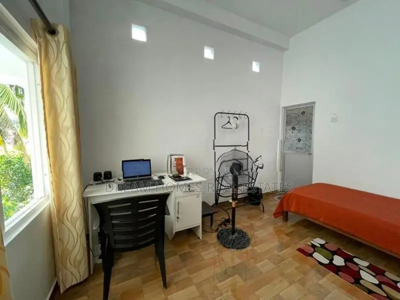 Modern 3-Storey House Sale Pannipitiya