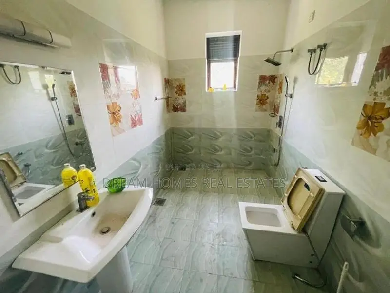 Luxurious 4-Bedroom House for Sale in Kiribathgoda - Makola