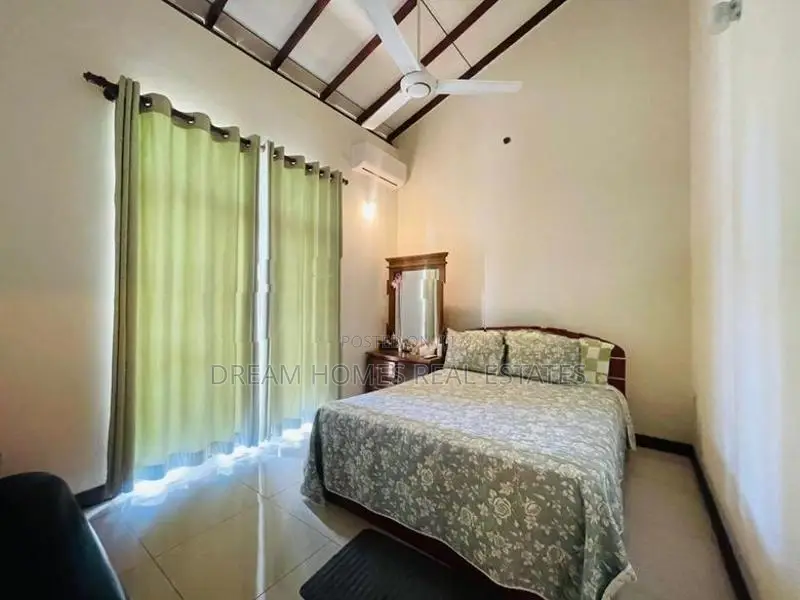 4 Bedroom House for Sale Near Kandy Road – Kadawatha