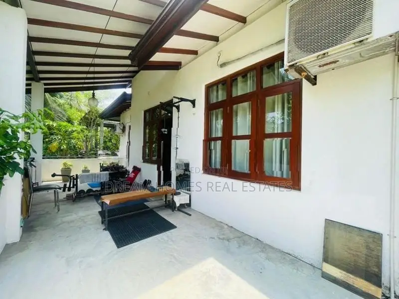 4 Bedroom House for Sale Near Kandy Road – Kadawatha