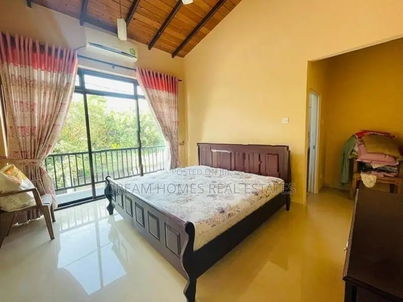 Luxurious 4-Bedroom House for Sale in Kiribathgoda - Makola
