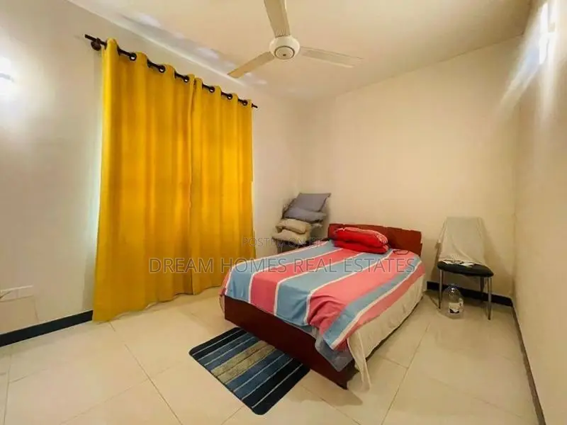 4 Bedroom House for Sale Near Kandy Road – Kadawatha