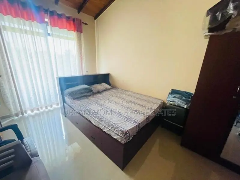 Luxurious 4-Bedroom House for Sale in Kiribathgoda - Makola