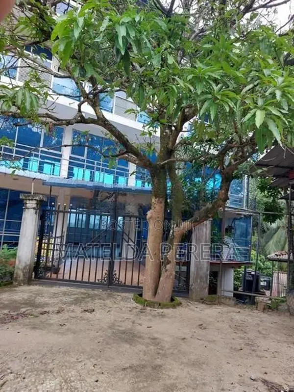 Building for Rent in Mawanella