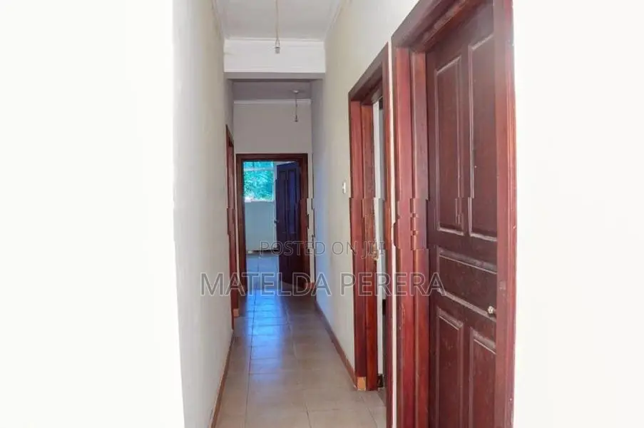 Building for Rent in Mawanella