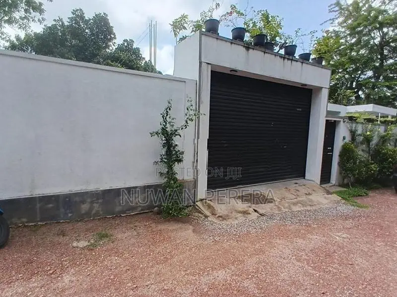 Piliyandala newly build ground floor complete house sale .