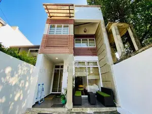Luxury Family Home for Sale – Pelawatte Lake Road